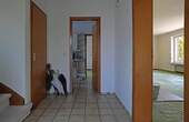 Diele mit Durchgang zur Küche - Einfamilienhaus mit 110,00 m&sup2; in Bergisch Gladbach Bensberg zum Kaufen