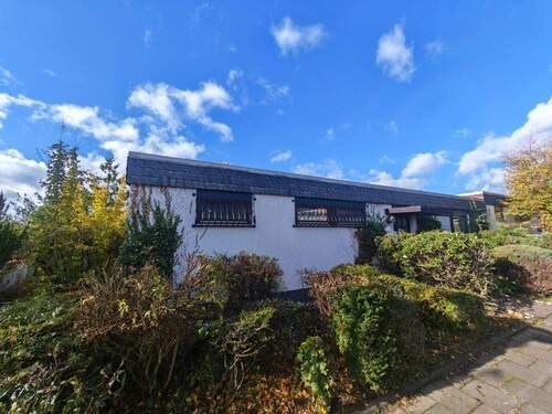 Frontansicht - 5-Zimmer Bungalow mit Keller, Garage und großem Potential!