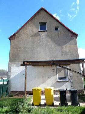 Hausansicht Seite - 8 Zimmer Einfamilienhaus in Lauchhammer