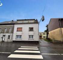 Dreifamilienhaus mit angebautem Einfamilienhaus - Garten und 2 Garagen - Merchweiler