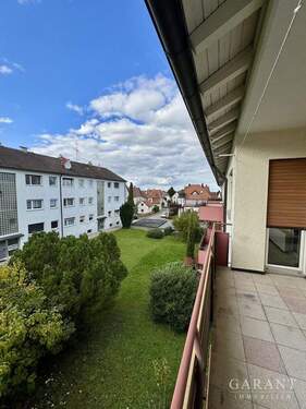 Blick vom Balkon - 4 Zimmer Etagenwohnung in Stuttgart