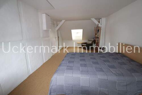 Zimmer im Dachgeschoss - 