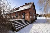 Hausansicht Winter - 4 Zimmer Doppelhaushälfte zum Kaufen in Blankensee