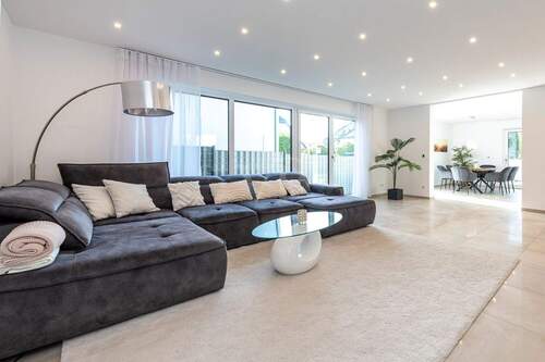 Wohnen mit Blick ins Esszimmer - 