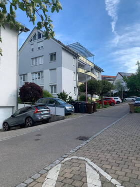 Bild 1 - 4-Zimmer Wohnung mit großer Terrasse, 2 Stellplätzen und familienfreundlicher Lage in Wernau