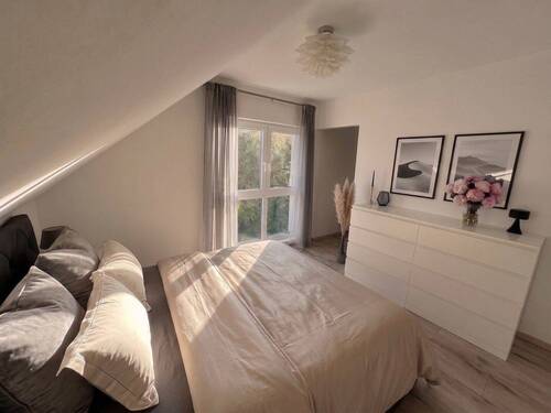Schlafzimmer mit Abendsonne - 
