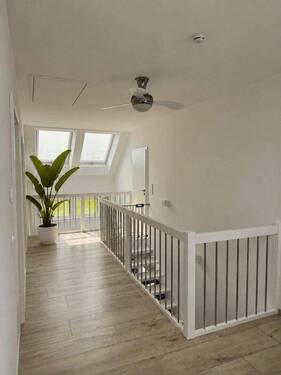 Flur OG mit Ausblick - 