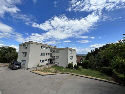 Eingang Haus - 4 Zimmer Etagenwohnung in Lottstetten