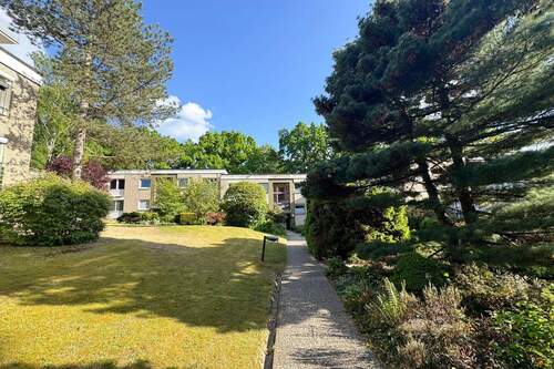 mit 9 dazugehörenden Häusern - 