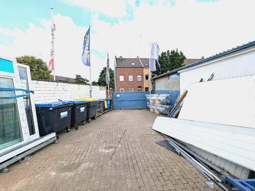 2. Zufahrt und Freifläche - 