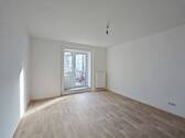 Wohnzimmer - 4 Zimmer Etagenwohnung in Merseburg