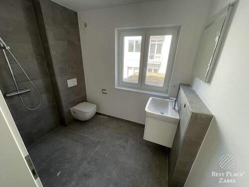Modernes Badezimmer - 2 Zimmer Etagenwohnung in München
