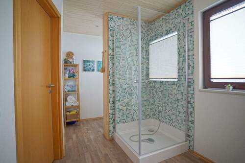 Bad mit WC und Dusche - 