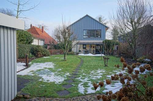 Garten mit Rückseite des Hauses - Mehrfamilienhaus, Wohnhaus mit 186,00 m&sup2; in Beverstedt zum Kaufen