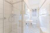 Badezimmer mit Dusche - 