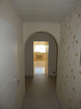 Flur.JPG - 4 Zimmer Etagenwohnung in Göppingen