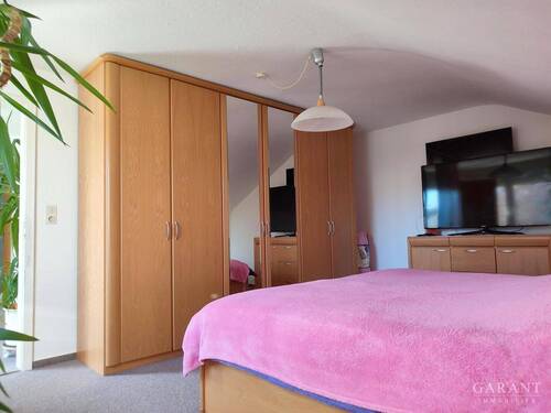 Schlafzimmer. - 5 Zimmer Einfamilienhaus in Linkenheim-Hochstetten