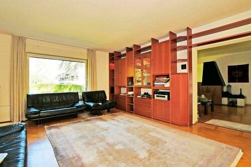 Großer Wohn-Essbereich mit Zugang zum Wintergarten - 