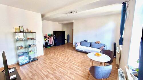 Wohnzimmer - 2 Zimmer Etagenwohnung zur Miete in Halle