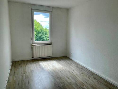 Helles Zimmer mit Fenster - 3 Zimmer Etagenwohnung in Osnabrück