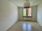 Helles Schlafzimmer mit Fenster - Etagenwohnung mit 65,00 m&sup2; in Osnabrück zur Miete