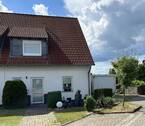 Blick von der Straße aufs Haus - 4 Zimmer Doppelhaushälfte zum Kaufen in Flöthe