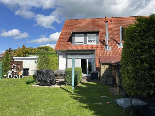 Blick vom Garten aufs Haus - 4 Zimmer Doppelhaushälfte in Flöthe