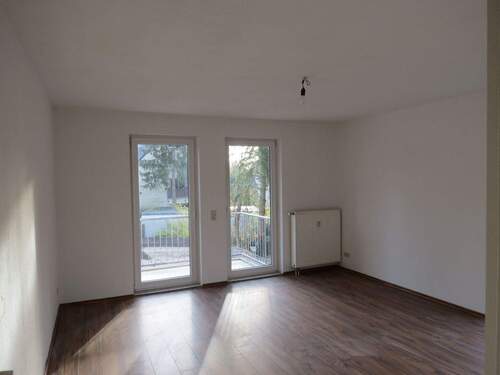 Wohnbereich mit Balkom - 3 Zimmer Etagenwohnung in Falkensee