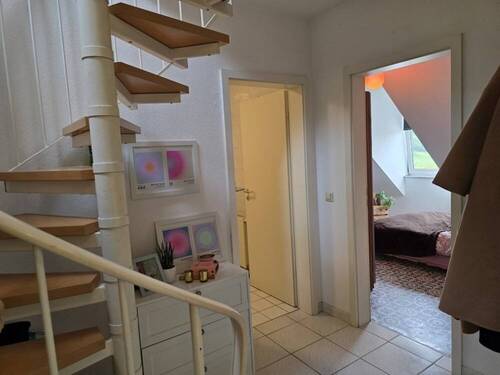 Flur + Wendeltreppe - 