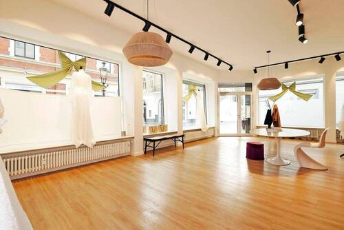 Heller Verkaufsraum mit viel Platz - 