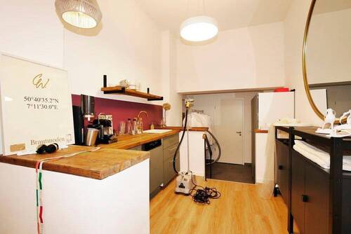 Eine kleine Küchenzeile im hinteren Bereich - 