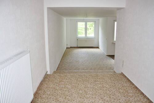 Blick in Richtung Wohnzimmer - 2 Zimmer Etagenwohnung in Doberlug-Kirchhain