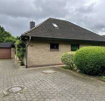 Einfamilienhaus mit großem Garten, Garage - Einliegerwohnung im Dachgeschoss - Schwanewede