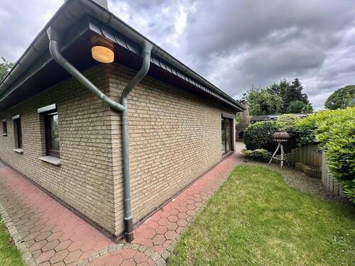 Garten (rechts) - Einfamilienhaus mit 207,60 m&sup2; in Schwanewede zum Kaufen