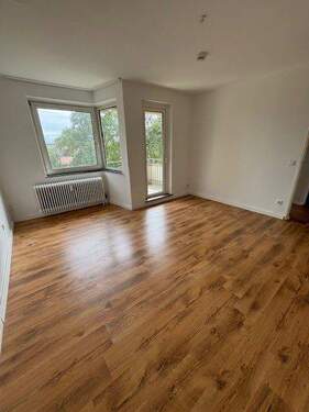 Wohnzimmer - 3 Zimmer Etagenwohnung zur Miete in Delmenhorst
