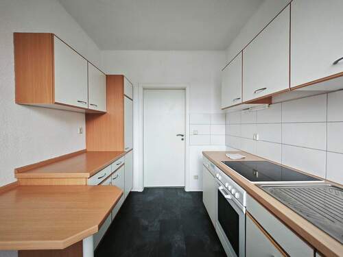 Küche - ZWEI ZIMMER mit EINBAUKÜCHE - 294,00 EUR Kaltmiete, ca.  50,60 m² Wohnfläche
