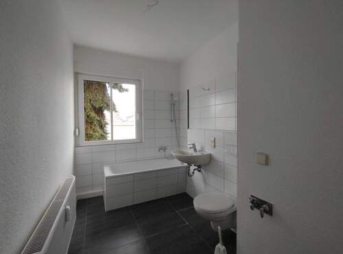 Tageslichtbad mit Wanne - 