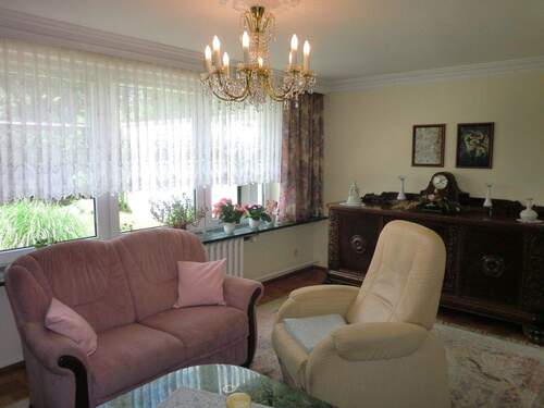 2. Blick ins Wohnzimmer - Doppelhaushälfte mit 100,00 m² in Dresden zum Kaufen