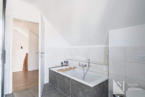 Vollbad mit Dusche II - 