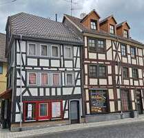 Zwei Fachwerkhäuser mitten in Schotten