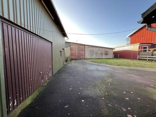 Hof - 6 Zimmer Einfamilienhaus in Hennstedt