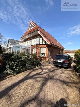 Seitenansicht - Gepflegtes EFH mit Keller, Wintergarten und Feldblick