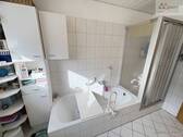 mit Dusche und Wanne - 