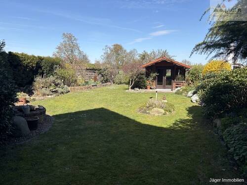 großer Gartenbereich - 8 Zimmer Einfamilienhaus in Ganderkesee