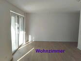 Blick von der Küch ins Wohnz. - 