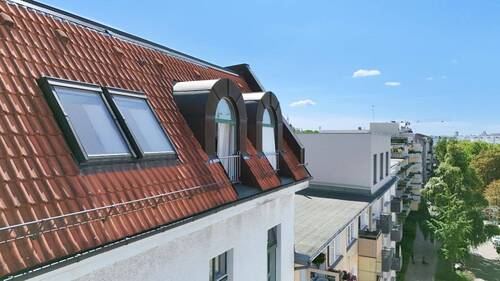 Außenansicht der besonderen Rundbögenfenster - 