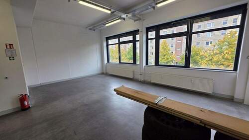 Lager- / Bürofläche zur Straße - Büro mit 147,10 m² in Berlin zur Miete