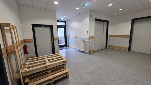 Flur Personen und Lastenaufzug - 