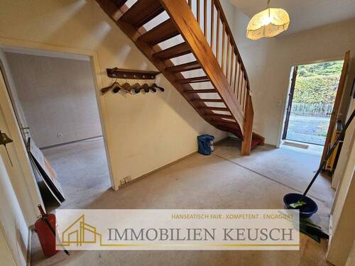 Eingangsflur - 5 Zimmer Reihenmittelhaus in Achim