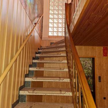 Treppe zum UG.jpg - 